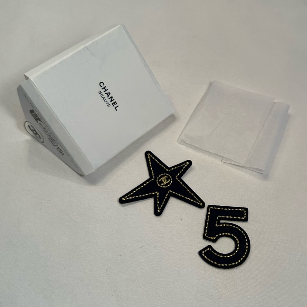 CHANEL Stickers / patches